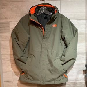 Boys North Face 2 in 1 Jacket size XL (18-20) Fall winter spring - green/ orange